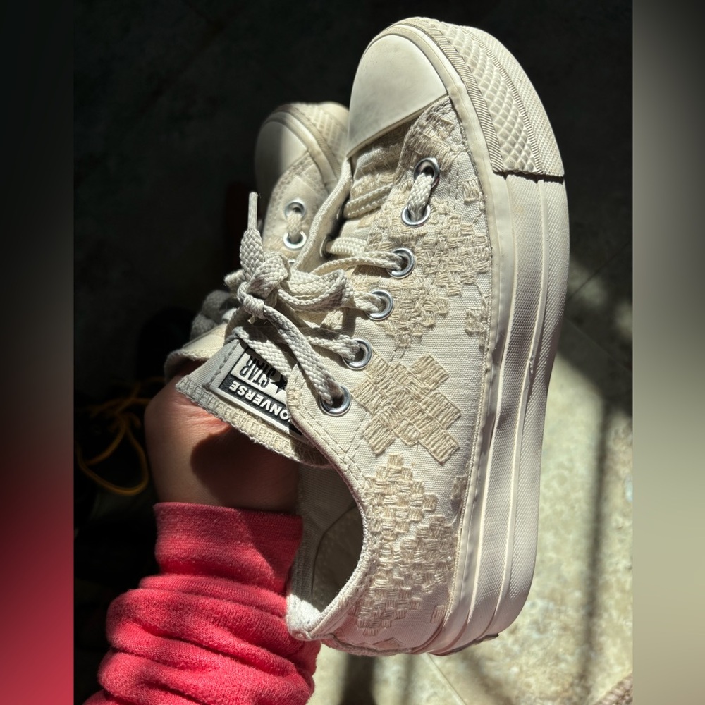Converse • Lift Sneakers • Off-white with Embroidery Detail